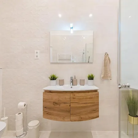Downtown Heart 3bdr Jokai Square Ac 布达佩斯