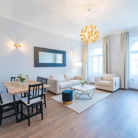 Downtown Heart 3bdr Jokai Square Ac 布达佩斯