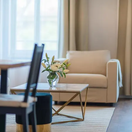 Downtown Heart 3bdr Jokai Square Ac 布达佩斯