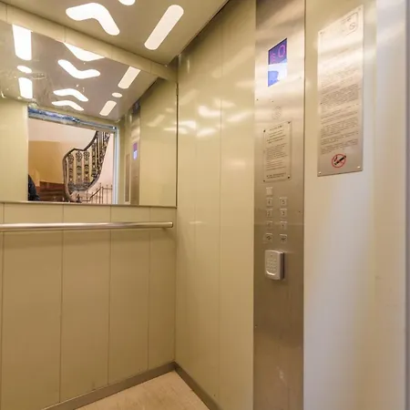 Apartment Downtown Heart 3bdr Jokai Square Ac *