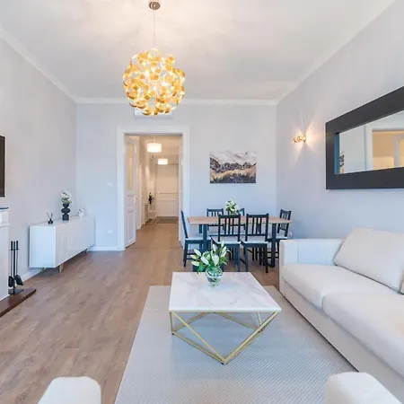 Apartment Downtown Heart 3bdr Jokai Square Ac Budapest